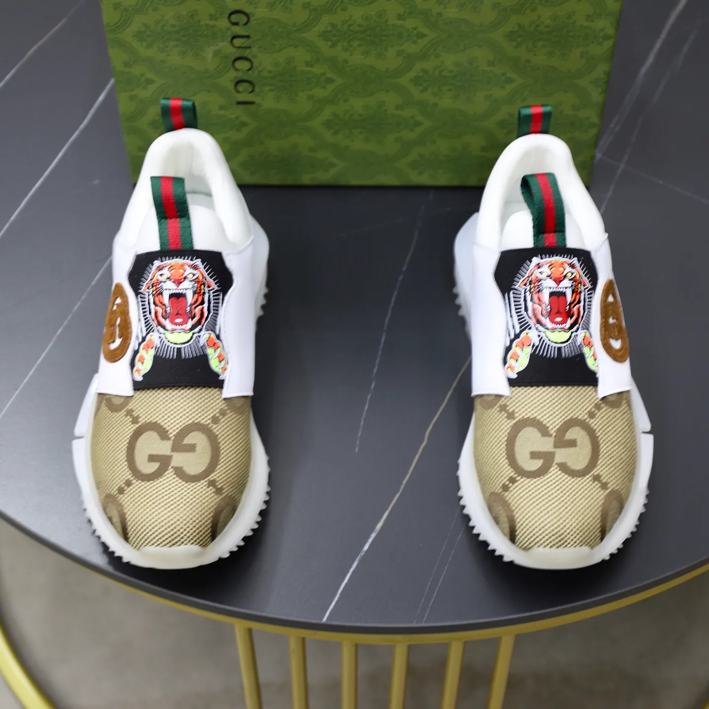 Ex-factory price: 462💰🙅‍♂️🙅‍♂️🙅‍♂️ Brand: GUCCI Standard code: 38-44 (45 customized) Grade: Same as the official website Material: Original cowhide material spliced with brand cloth Comfortable and breathable lining Lightweight and wear-resistant sports outsole Style category: Men's fashionable casual shoes Running sports shoes Distinguished luxury brand elements Top luxury color: actual picture color